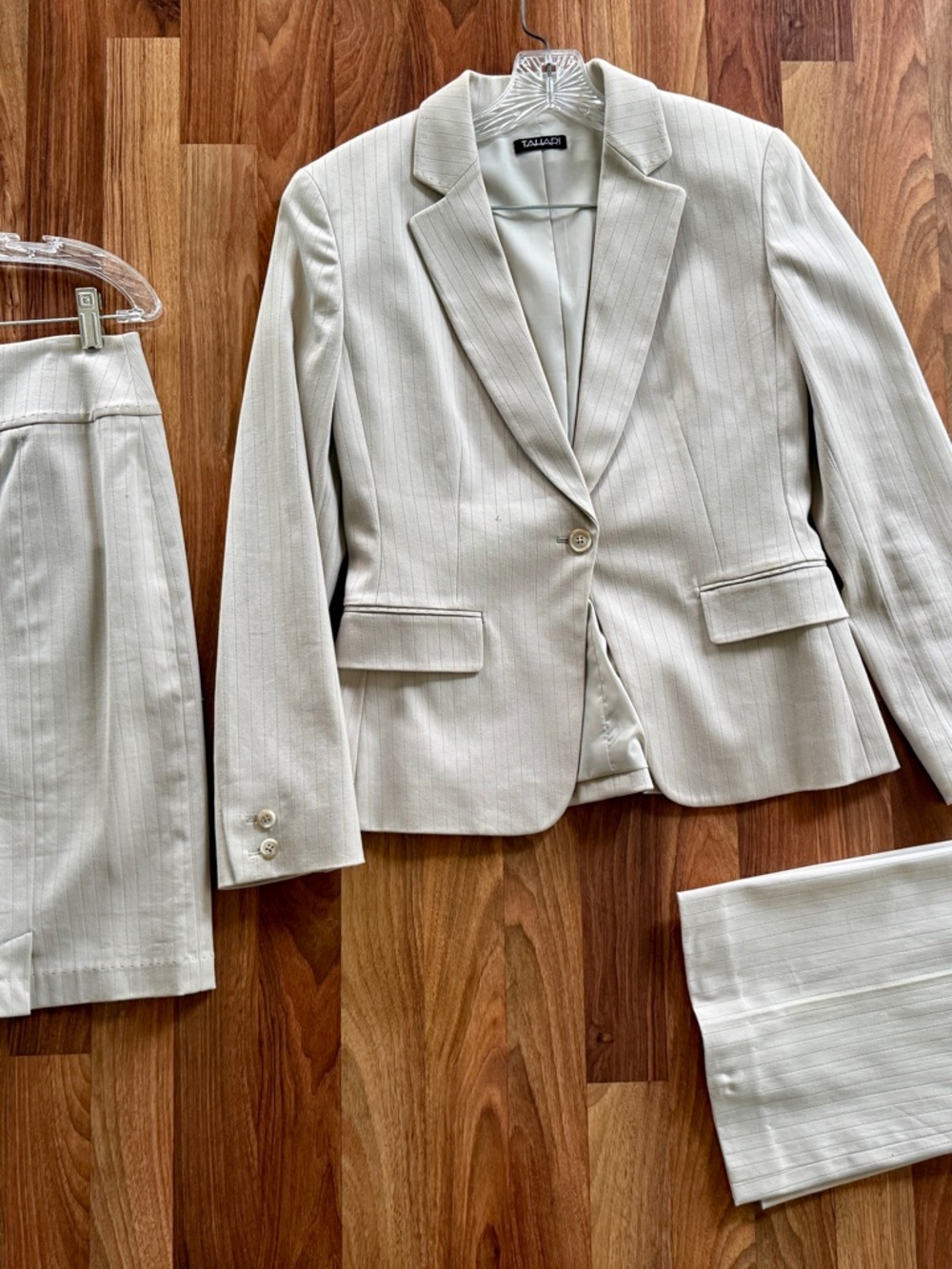 Tahari 3 Pc Suit | Cream Pinstripe | Size 6-8